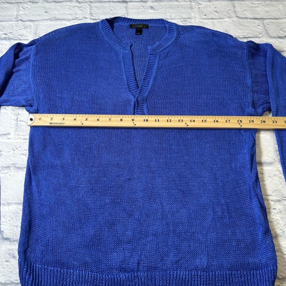 Vintage J. Crew Black Label 100% Linen Blue V-Neck Sweater. Classic Knit Design - Picture 3 of 6
